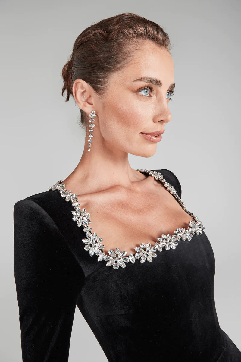 Emilia - Elegantes Samtkleid mit Quadrat-Ausschnitt