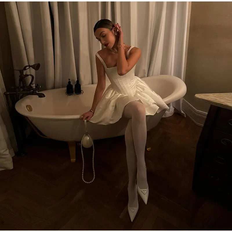 Korsett-inspiriertes strukturiertes Kleid