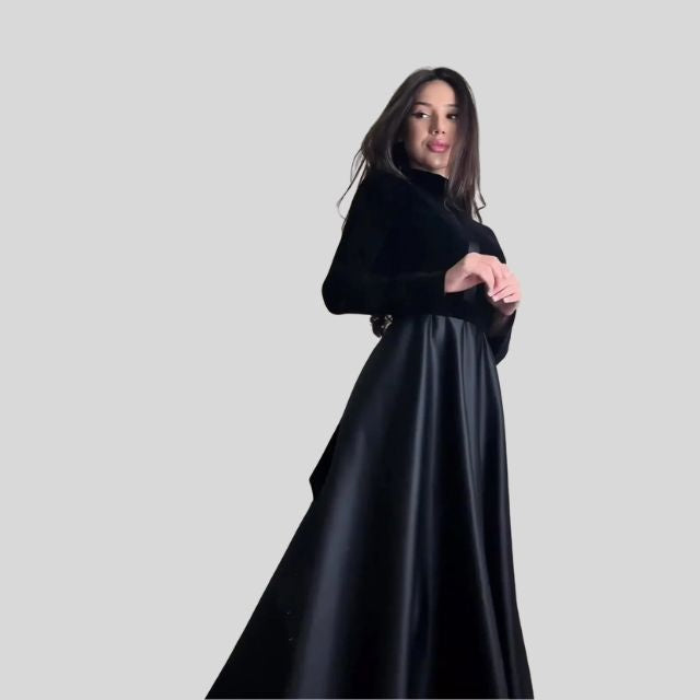 Elegantes Samt-Turtleneck-Kleid mit ausgestelltem Saum