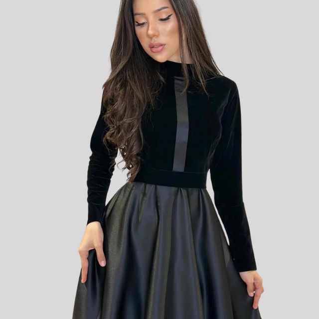 Elegantes Samt-Turtleneck-Kleid mit ausgestelltem Saum